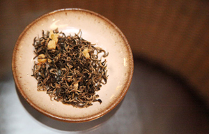 Black tea from Yunnan and Tibetan buddhism