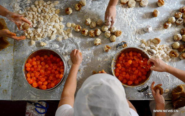 Handmade mooncakes in Changsha