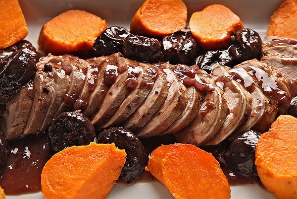 pork tenderloin <strong>with</strong> shallots and prunes [photo/the new york