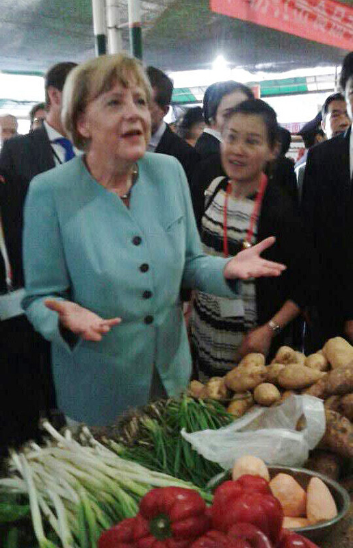 Merkel explores Sichuan cuisine