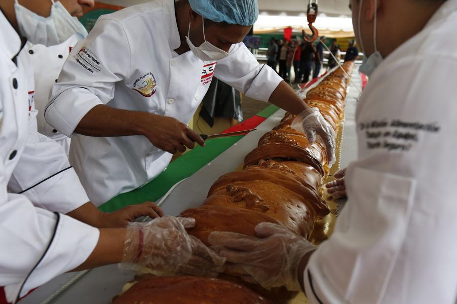 Venezuela lauds world records for Christmas dinner