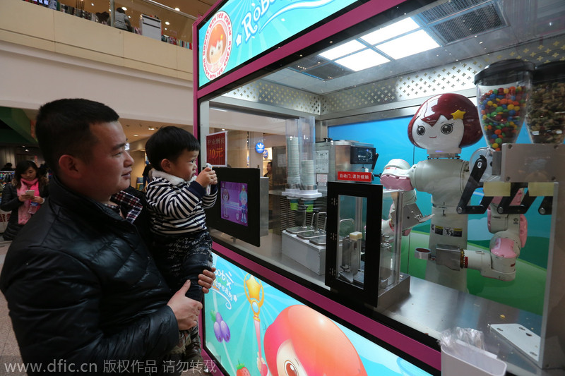 Robot makes ice cream in Shenyang