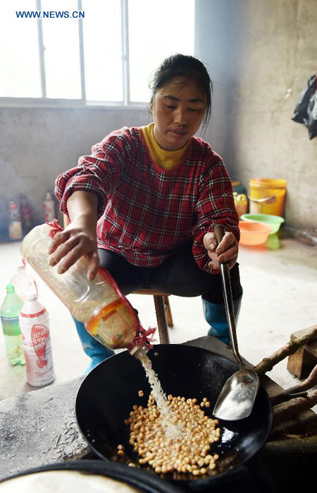 Tradition of drinking oleic tea in Guangxi