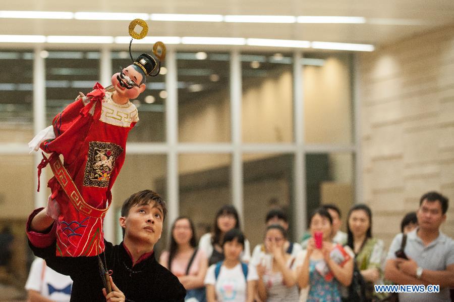 Lingnan puppet show held in Guangzhou