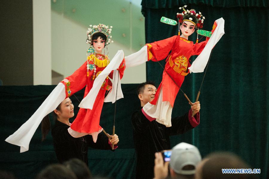 Lingnan puppet show held in Guangzhou