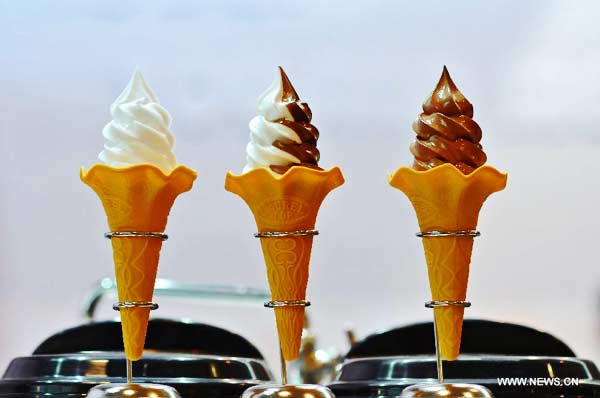 Delicate desserts displayed at Beijing exhibition