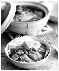 Tse twins cook lunch for Li, Cameron