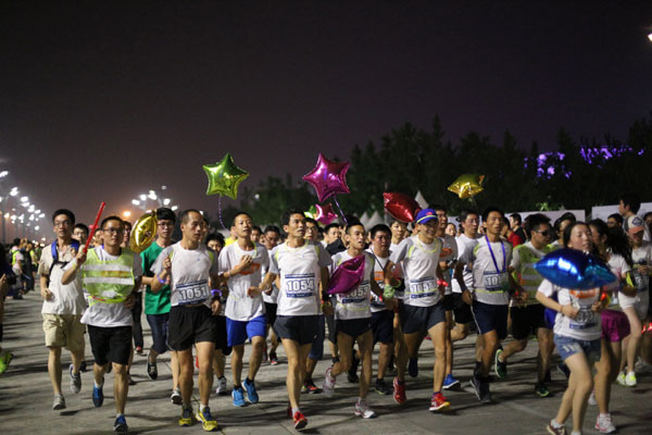 Runners sprint past Beijing's iconic structures