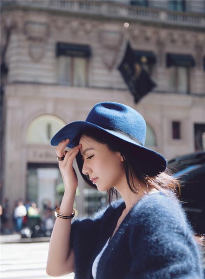 Street snaps of Gao Yuanyuan in New York