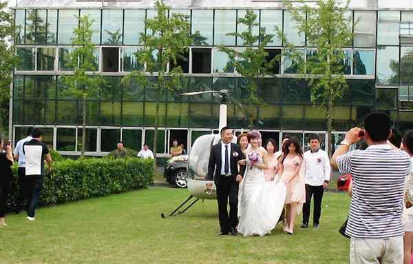 Homemade helicopter helps wedding take off