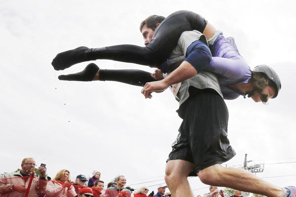 Wife-carrying contest in US fetches cheers