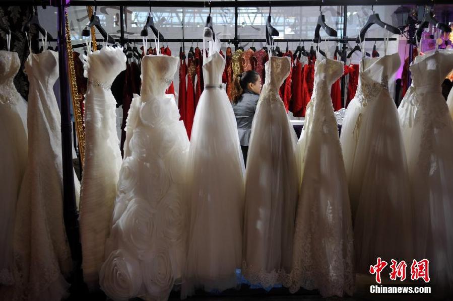 Yunnan's 1st wedding expo opens in Kunming