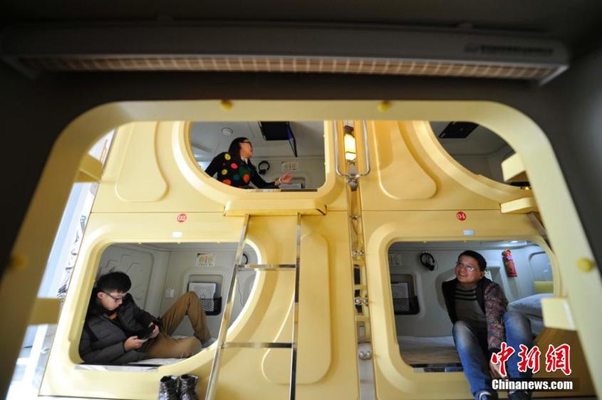Capsule hotel popular among young customers in Taiyuan