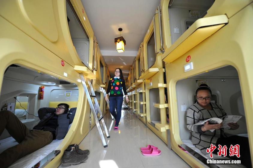 Capsule hotel popular among young customers in Taiyuan
