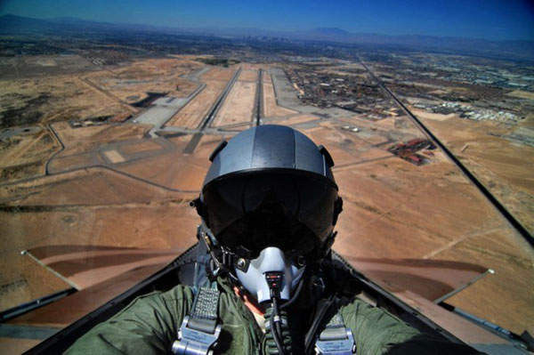 Pilots' selfies go viral online