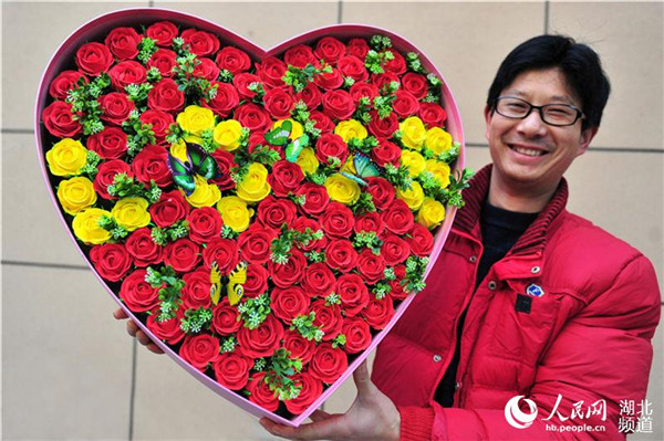 A thousand dough roses to celebrate Valentine's Day in Yichang