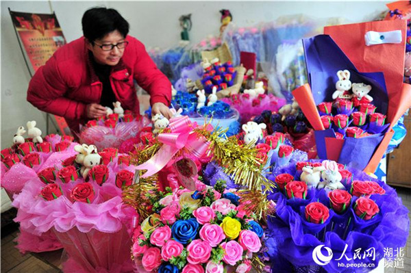 A thousand dough roses to celebrate Valentine's Day in Yichang