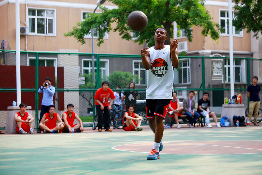 Basketball match held to engage China Daily readers