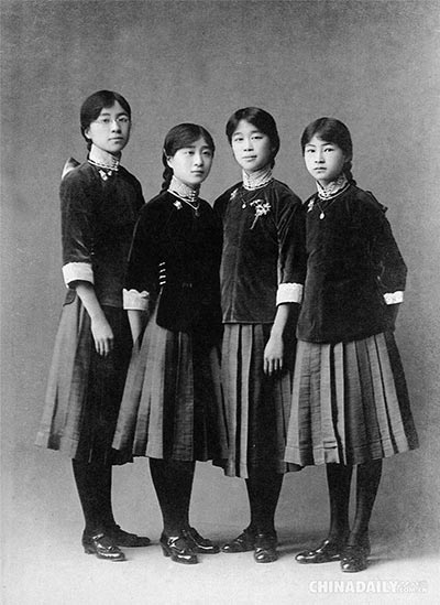 School uniform dresses up museum[2]|chinadaily.com.cn