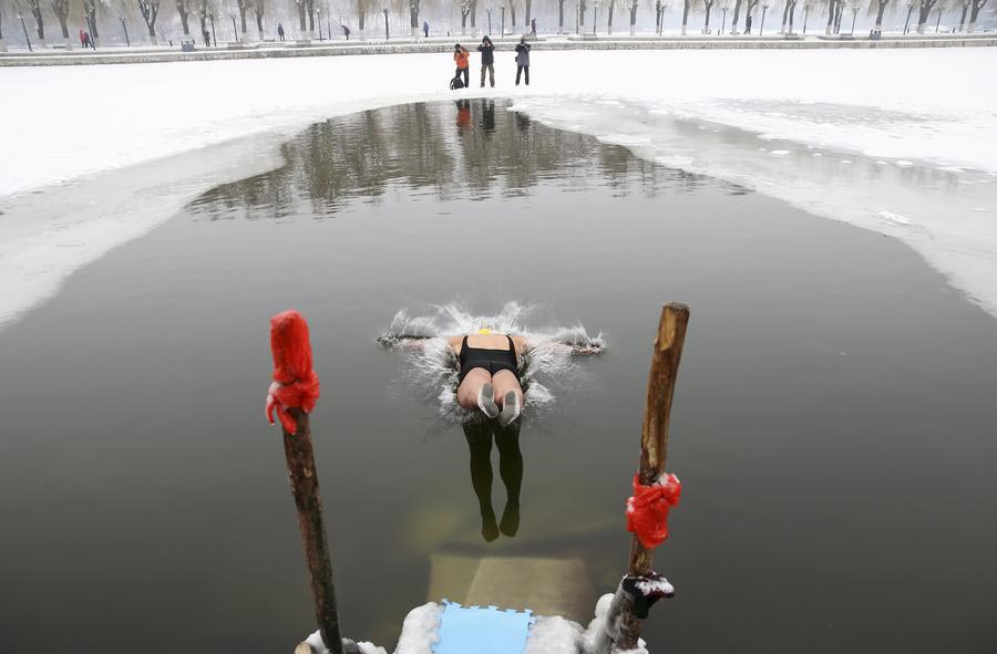 Woman's winter swimming photo listed in Reuters 2015 best aerial photos