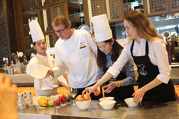 Yanqi Lake entices chef wannabes for a day in the kitchen
