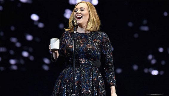 Adele pays tribute to Brussels during London concert