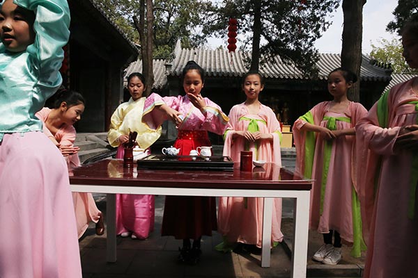Cultural event marks harvest of Mingqian tea