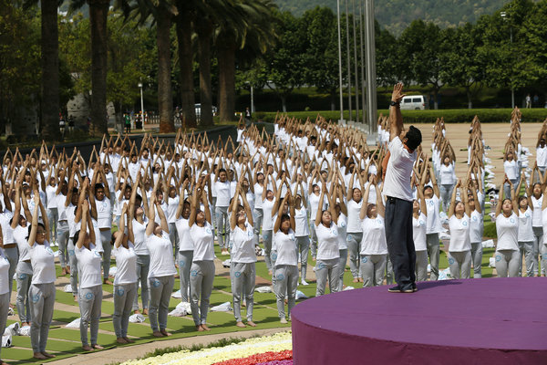 Kunming festival shows growing following for yoga
