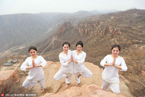 Kunming festival shows growing following for yoga