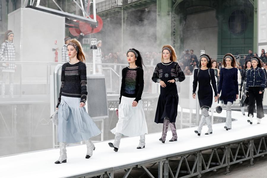 lufthavn kom sammen flygtninge Paris Fashion Week: Chanel Fall/Winter 2017-2018[1]- Chinadaily.com.cn