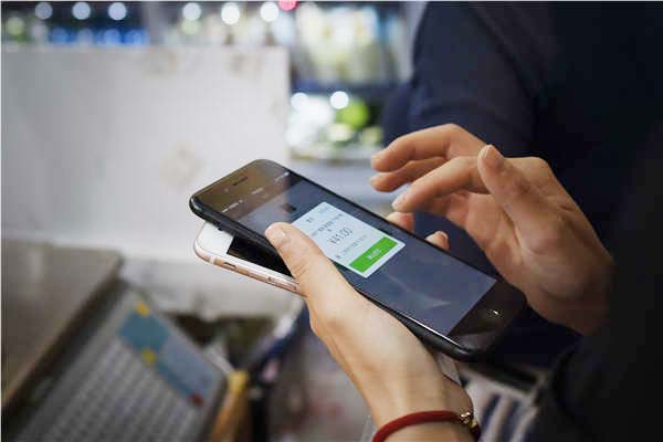 Cashless trend takes hold in China