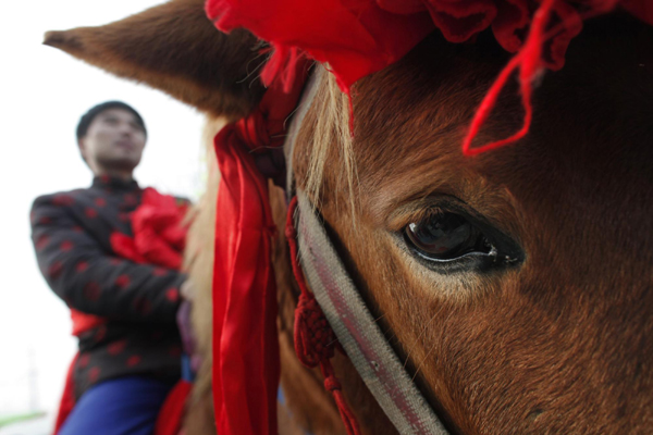 Chinese husband, American wife hold rural wedding