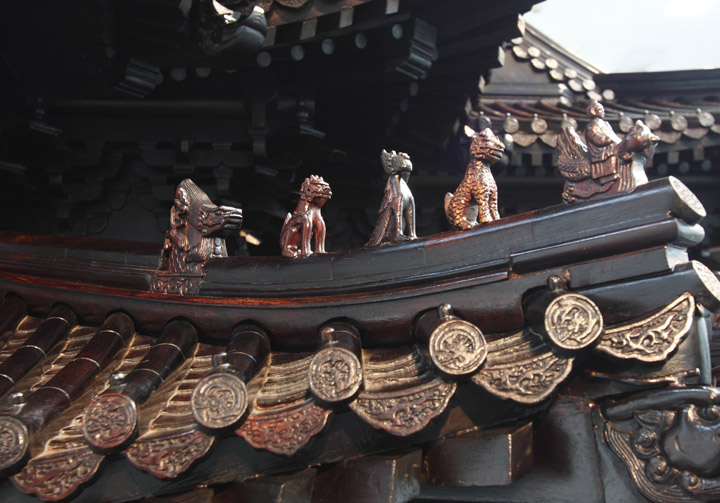 Famous monk's path to art of wood 