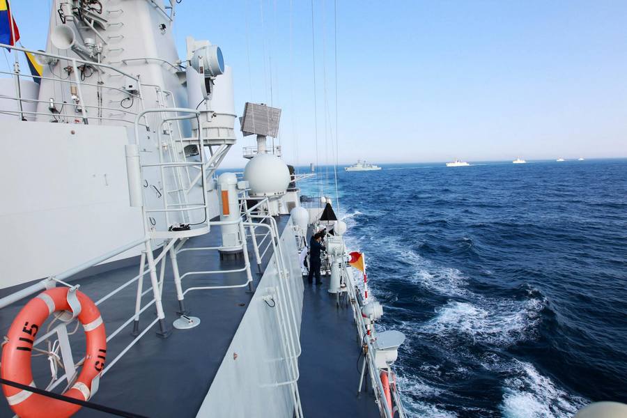 Chinese navy conducts formation exercises
