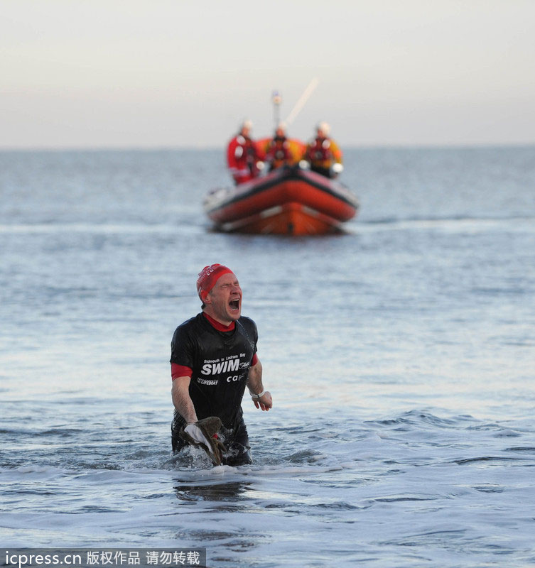 Hundreds in UK take Boxing Day dip for charity