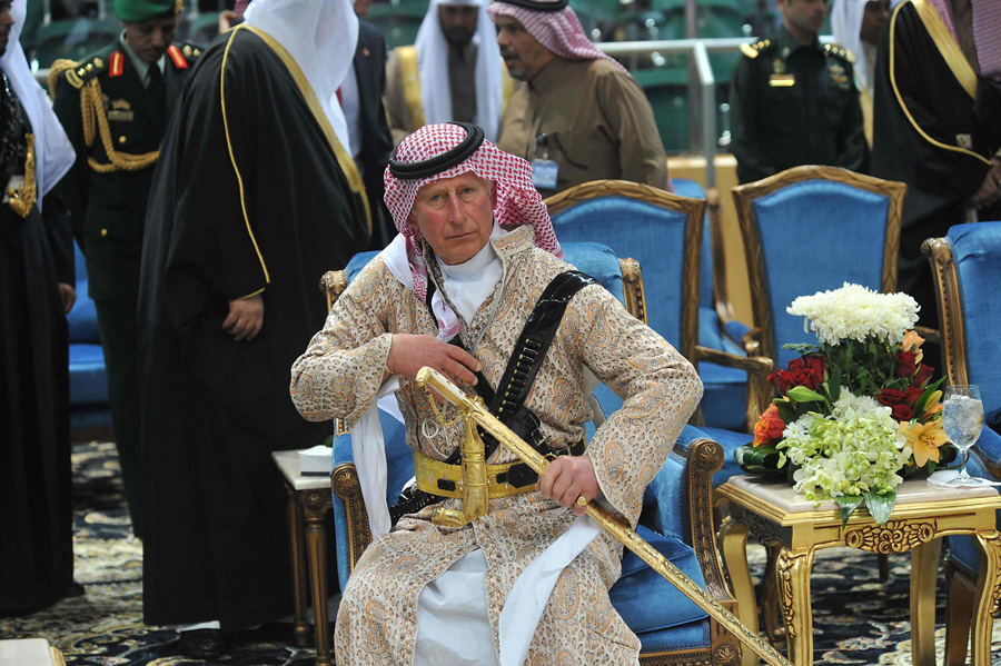 Prince Charles dances in traditional Saudi dress