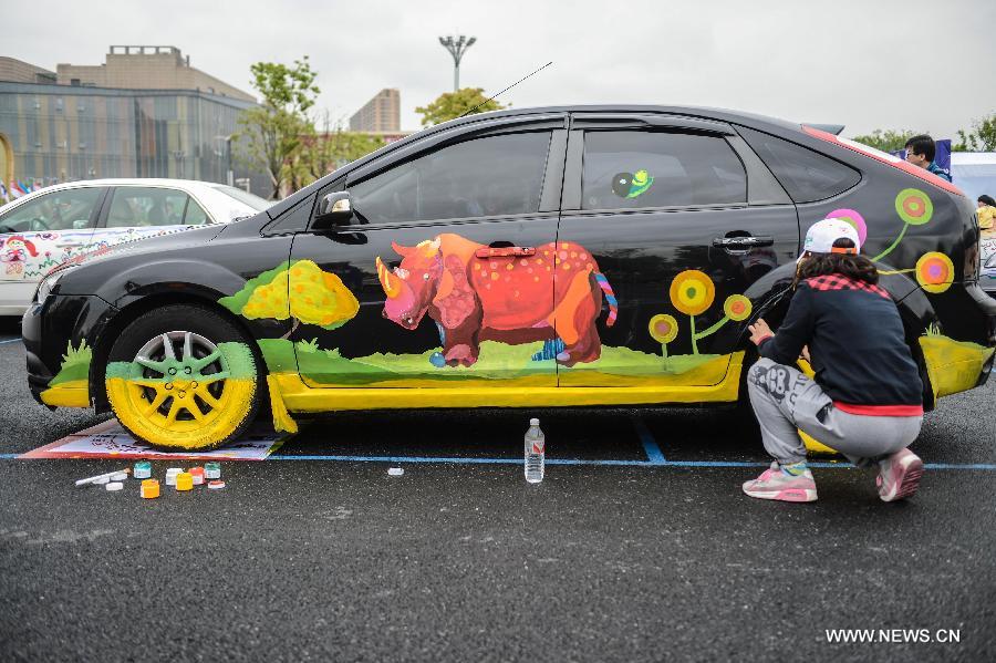 Cars with colorful cartoon drawings parade in Hangzhou