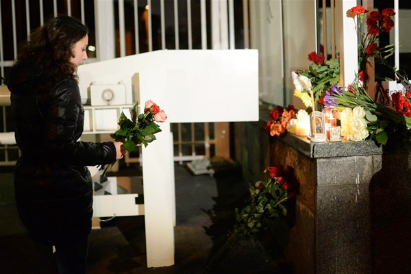 Victims of terrorist attacks in Paris commemorated worldwide