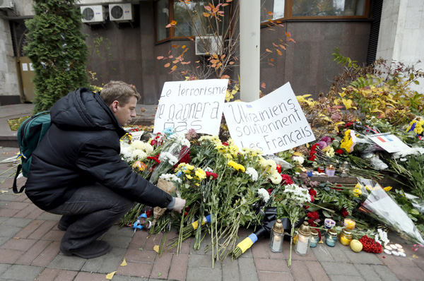 Victims of terrorist attacks in Paris commemorated worldwide