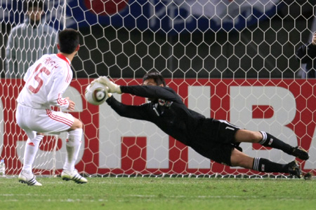 China draws 0-0 with Japan in East Asian Champs