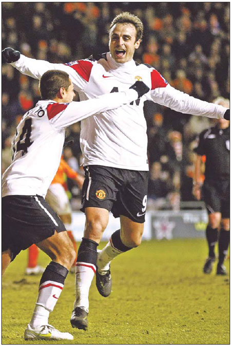 Berbatov salutes gritty United