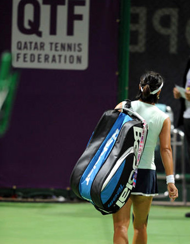 Li Na knocked out, Peng Shuai through to Qatar quarters