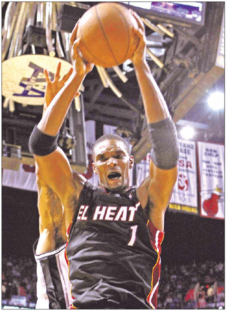 Bosh scores 30 as Miami rocks Spurs