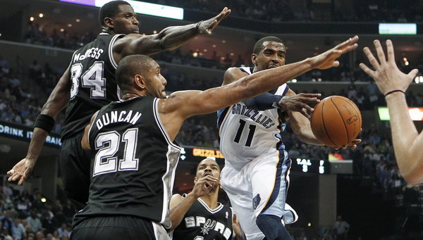 Grizzlies push Spurs to brink