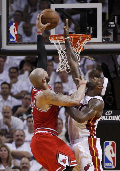 Bosh fired up as Heat bash Bulls