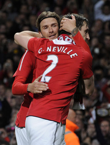 Beckham returns to Man United for Neville farewell