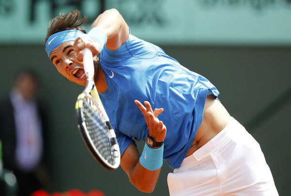Nadal comes back to beat Isner at French Open