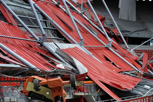 1 dead, 13 injured in Dutch stadium roof collapse