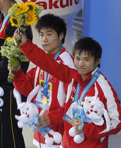 China's new pair claims 2nd diving gold at worlds