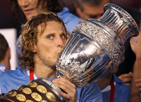 Forlan scores two as Uruguay win Copa America